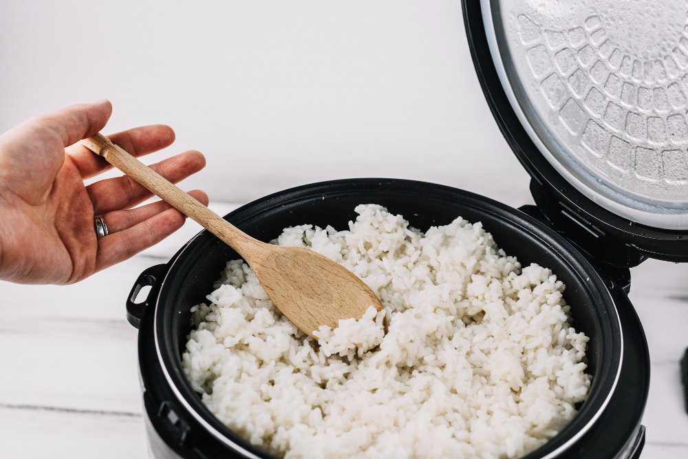  Perawatan Rice Cooker: Cara Membersihkan dan Mencegah Kerak